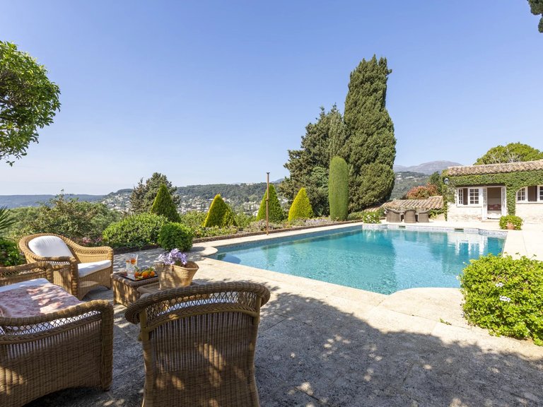 Villa for Sale in St Paul, Vence, St. Paul Area 8