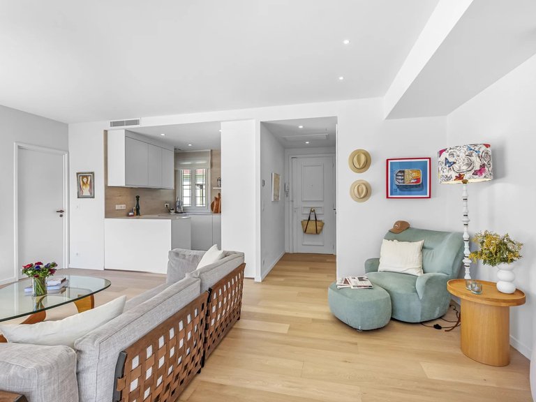 Apartment for Sale in Cannes, Cannes Area 11
