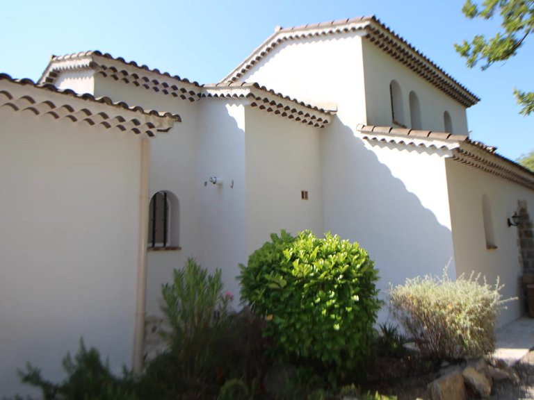 Villa for Sale in Opio, Mougins, Valbonne, Grasse Area 19