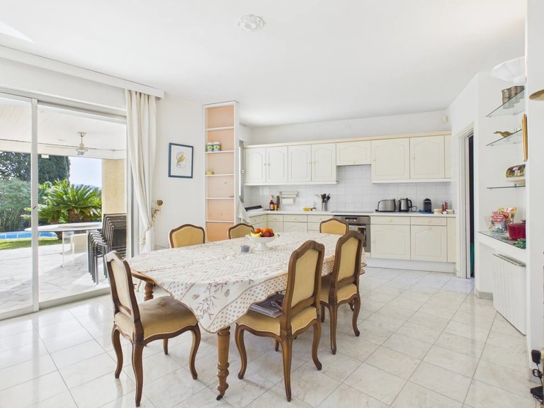 Villa for Sale in Grasse, Mougins, Valbonne, Grasse Area 6
