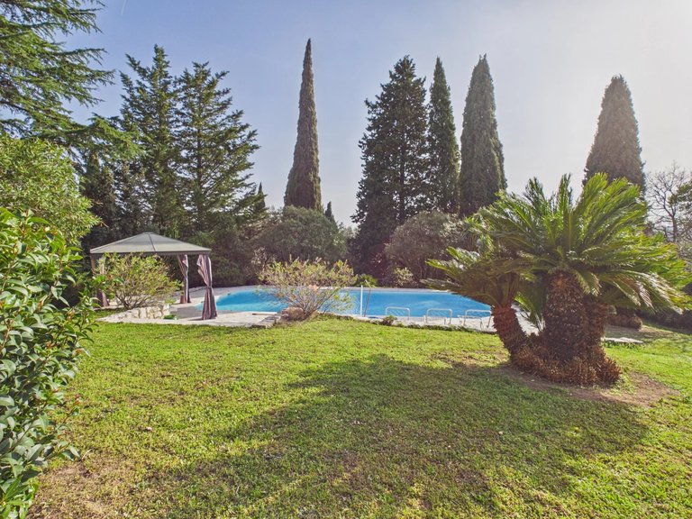 Villa for Sale in Grasse, Mougins, Valbonne, Grasse Area 16