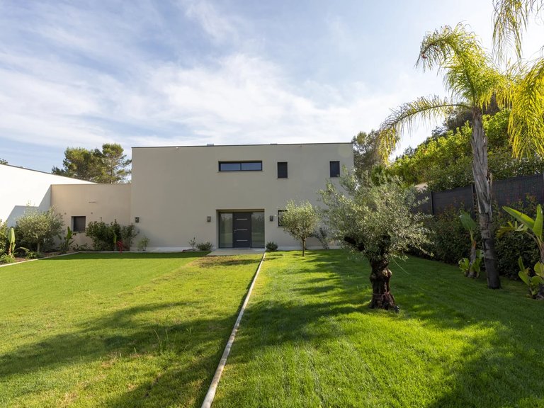 Villa for Sale in Valbonne, Mougins, Valbonne, Grasse Area 20