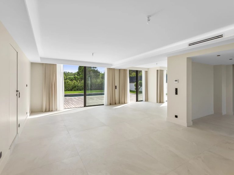 Villa for Sale in Valbonne, Mougins, Valbonne, Grasse Area 5