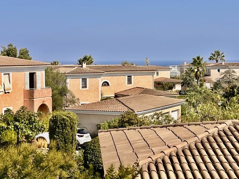 Villa for Sale in Villeneuve Loubet, Antibes Area 2