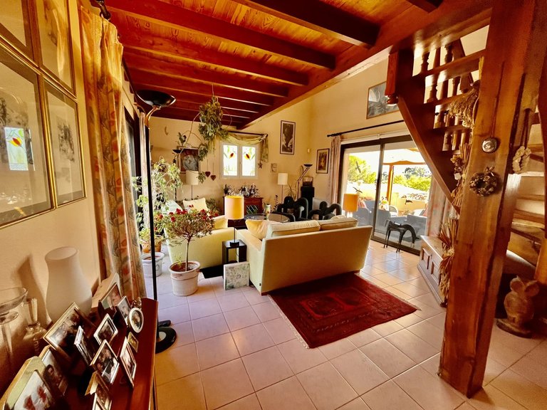 Villa for Sale in Villeneuve Loubet, Antibes Area 11