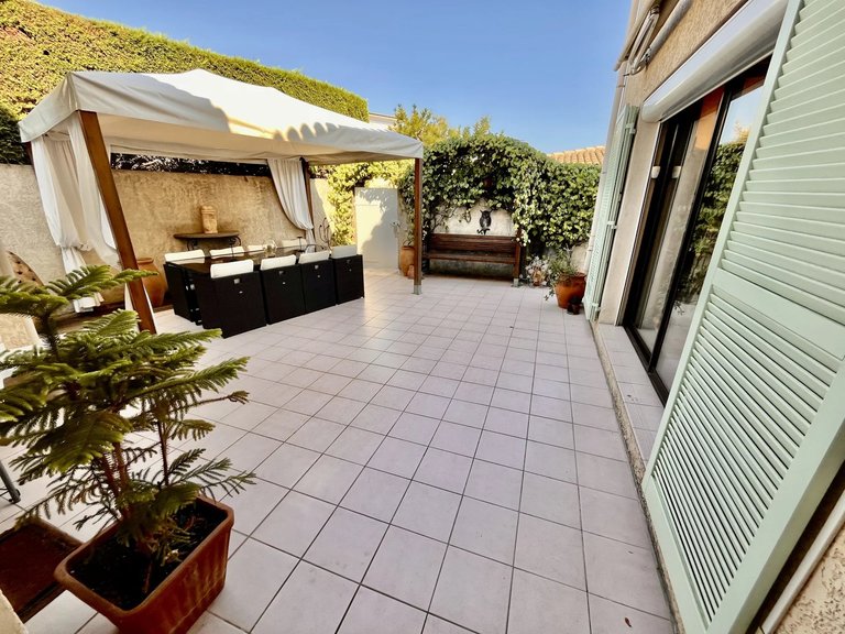Villa for Sale in Villeneuve Loubet, Antibes Area 3