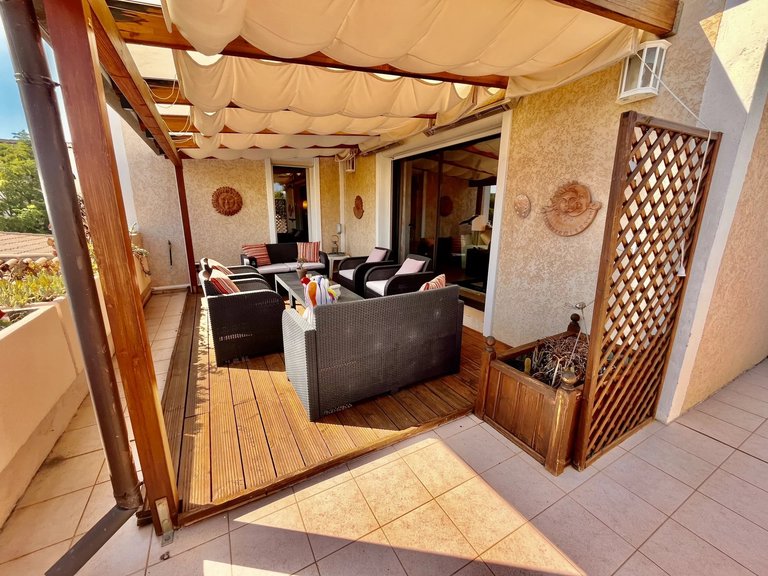 Villa for Sale in Villeneuve Loubet, Antibes Area 4