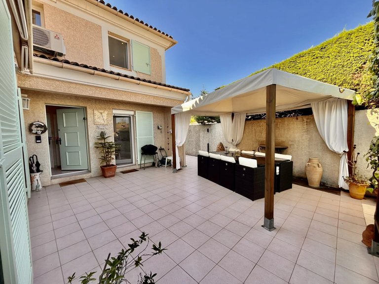 Villa for Sale in Villeneuve Loubet, Antibes Area 5