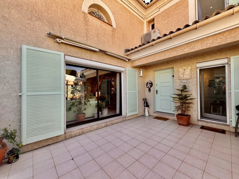Villa for Sale in Villeneuve Loubet, Antibes Area 6