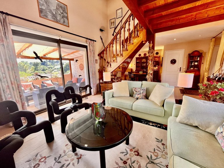 Villa for Sale in Villeneuve Loubet, Antibes Area 8