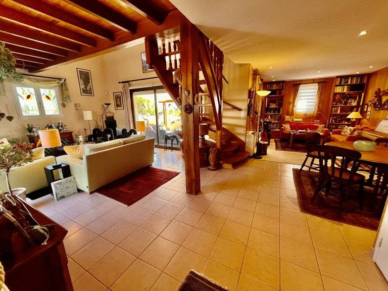 Villa for Sale in Villeneuve Loubet, Antibes Area 9