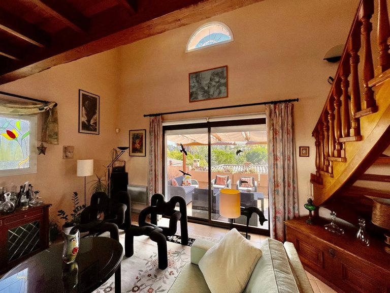 Villa for Sale in Villeneuve Loubet, Antibes Area 10