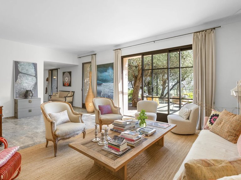 Villa for Sale in Chateauneuf Grasse, Mougins, Valbonne, Grasse Area 3