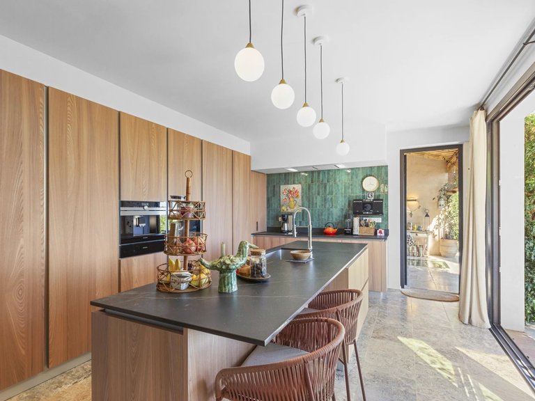 Villa for Sale in Chateauneuf Grasse, Mougins, Valbonne, Grasse Area 12
