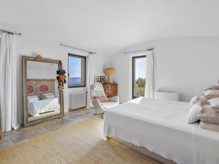 Villa for Sale in Chateauneuf Grasse, Mougins, Valbonne, Grasse Area 2