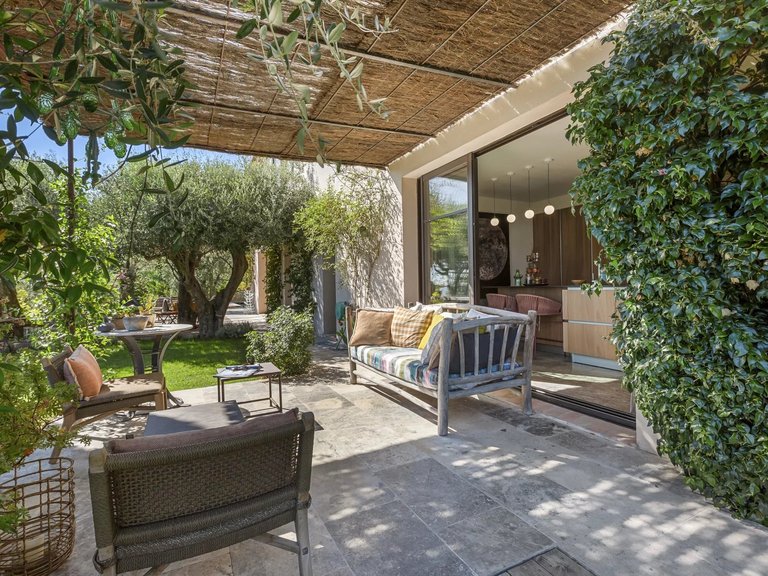 Villa for Sale in Chateauneuf Grasse, Mougins, Valbonne, Grasse Area 7