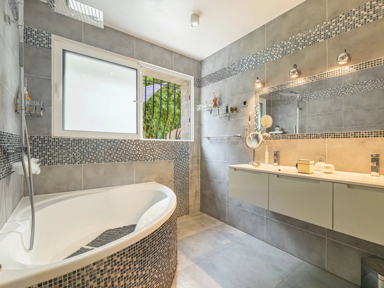 Villa for Sale in Cannes, Cannes Area 14