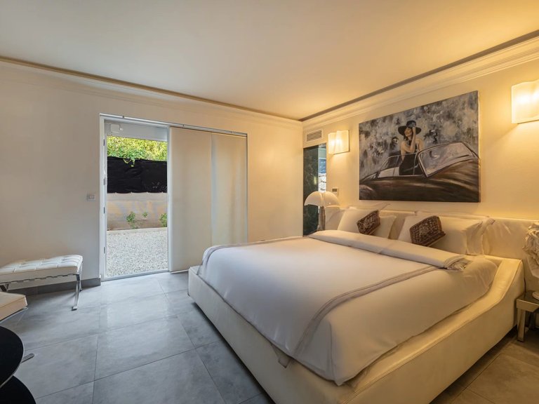 Villa for Sale in Cannes, Cannes Area 15