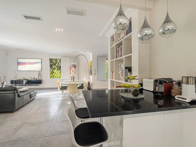 Villa for Sale in Cannes, Cannes Area 8