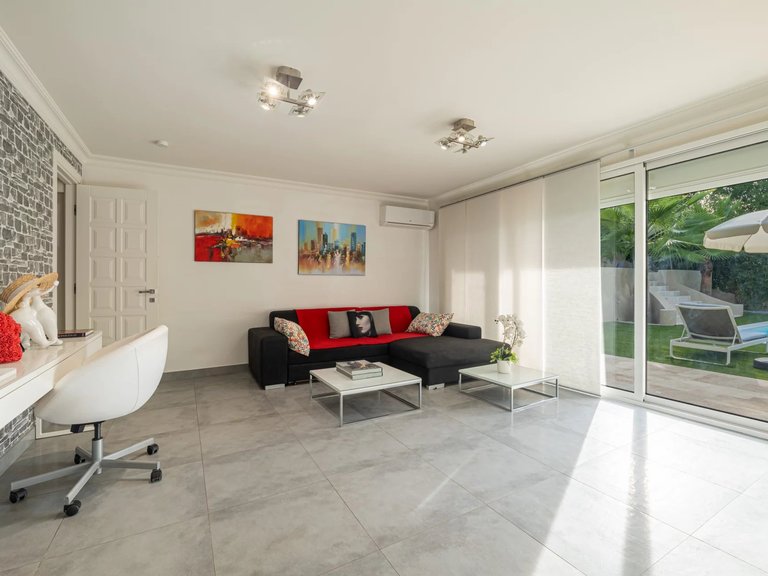 Villa for Sale in Cannes, Cannes Area 9