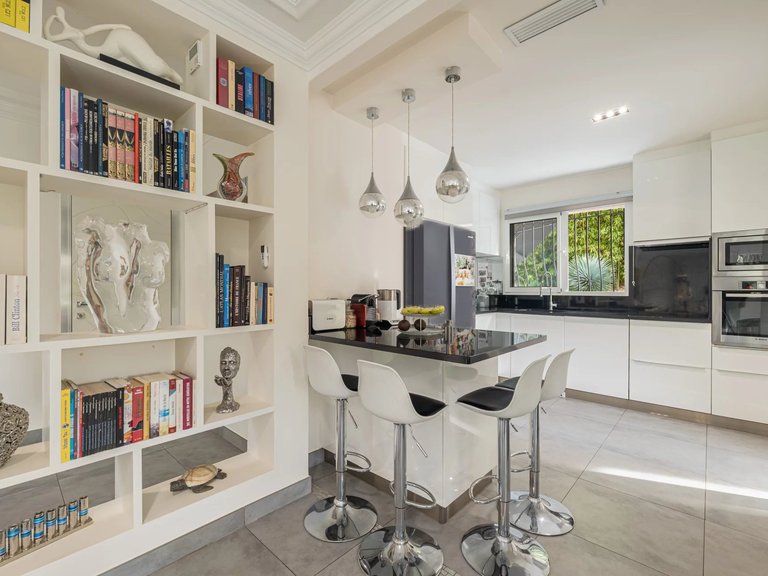 Villa for Sale in Cannes, Cannes Area 10