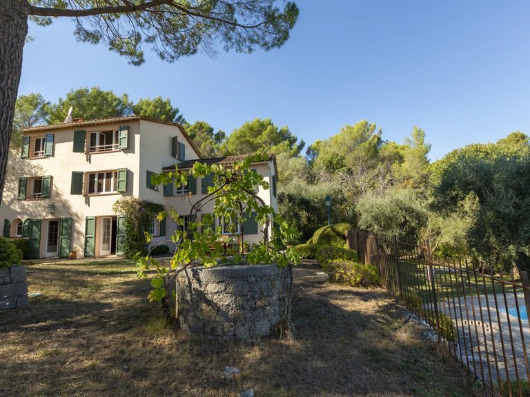 Villa for Sale in Grasse, Mougins, Valbonne, Grasse Area 6
