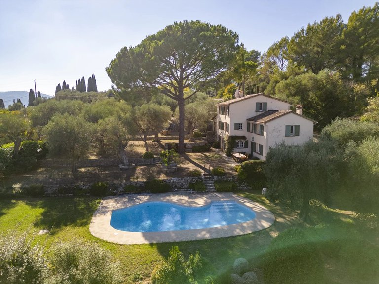 Villa for Sale in Grasse, Mougins, Valbonne, Grasse Area 12