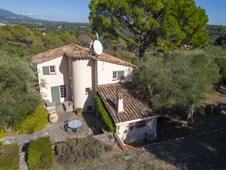 Villa for Sale in Grasse, Mougins, Valbonne, Grasse Area 13