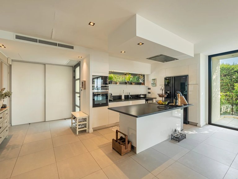 Villa for Sale in Le Cannet, Cannes Area 8