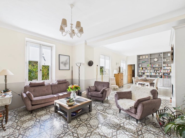 Villa for Sale in Vence, Vence, St. Paul Area 2