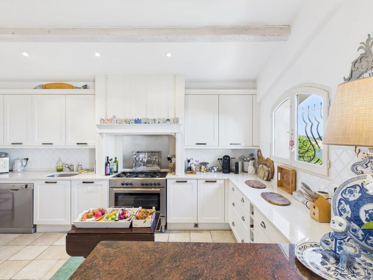 Villa for Sale in Grasse, Mougins, Valbonne, Grasse Area 19