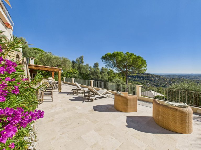 Villa for Sale in Grasse, Mougins, Valbonne, Grasse Area 11