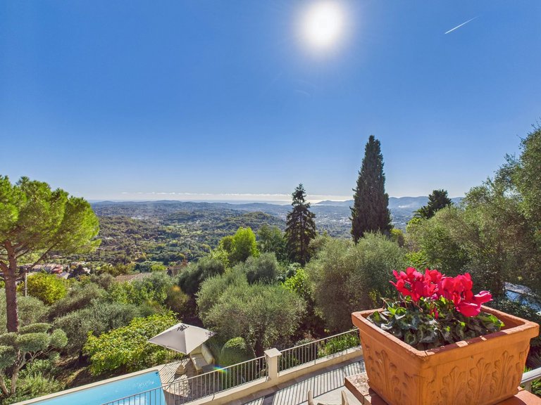 Villa for Sale in Grasse, Mougins, Valbonne, Grasse Area 2