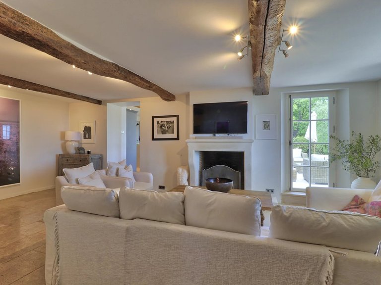 Villa for Sale in Cabris, Mougins, Valbonne, Grasse Area 11
