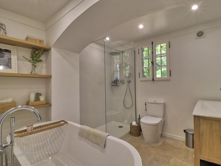 Villa for Sale in Cabris, Mougins, Valbonne, Grasse Area 15