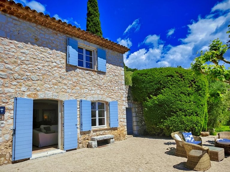 Villa for Sale in Cabris, Mougins, Valbonne, Grasse Area 17