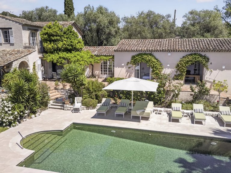 Villa for Sale in St Paul, Vence, St. Paul Area 4