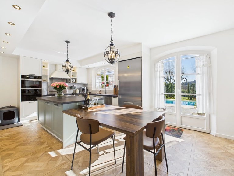 Villa for Sale in Valbonne, Mougins, Valbonne, Grasse Area 2