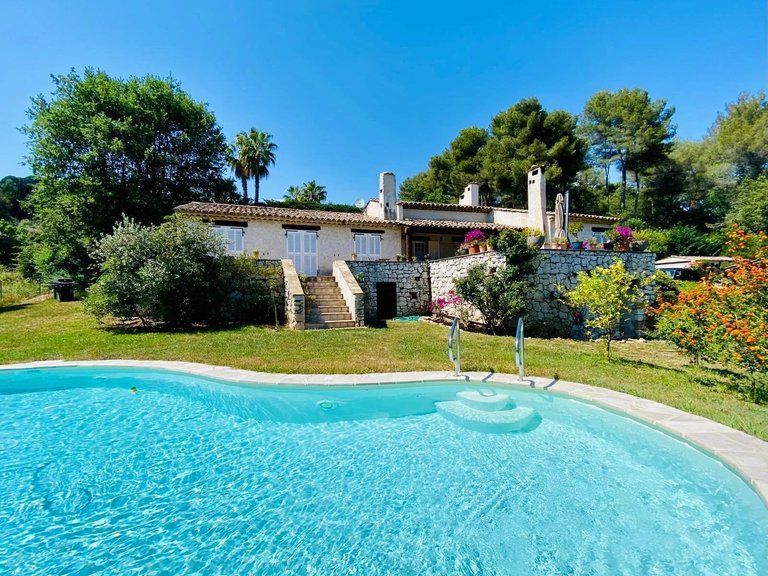 Villa for Sale in St Paul, Vence, St. Paul Area 4