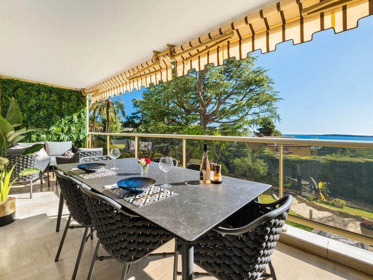 Apartment for Sale in Cannes, Cannes Area 12