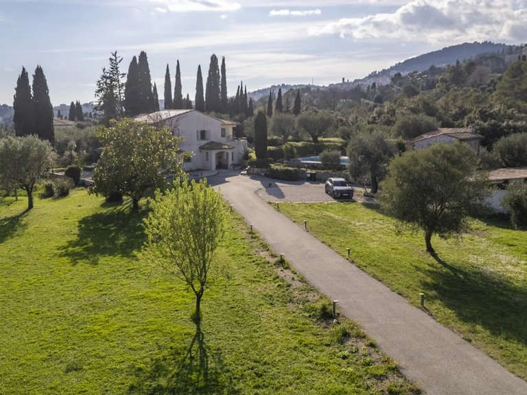 Villa for Sale in Grasse, Mougins, Valbonne, Grasse Area 11