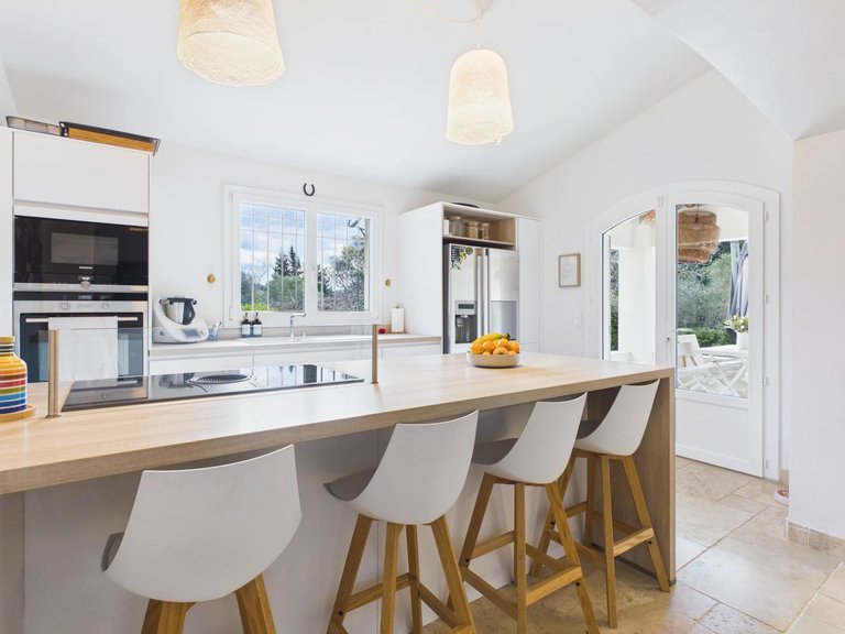 Villa for Sale in Grasse, Mougins, Valbonne, Grasse Area 19