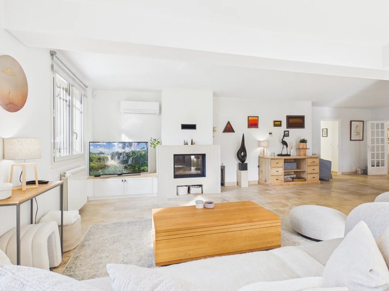 Villa for Sale in Grasse, Mougins, Valbonne, Grasse Area 16