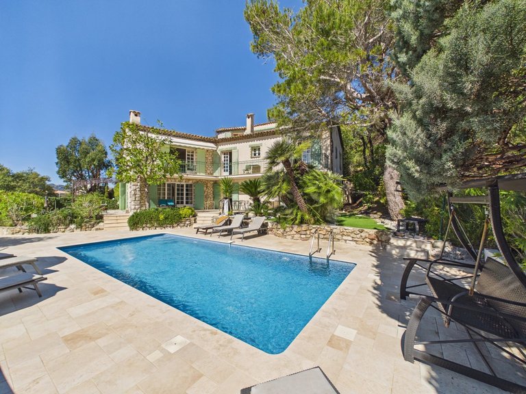 Villa for Sale in Mandelieu La Napoule, Cannes Area 2