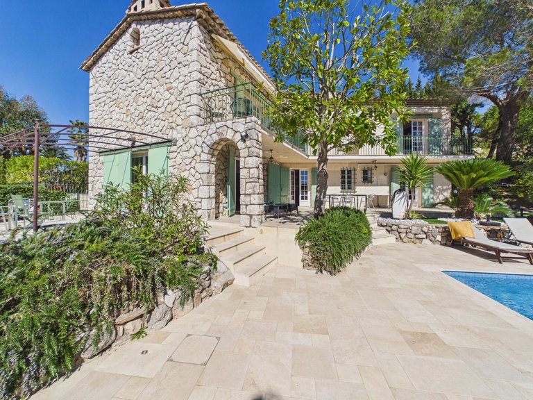 Villa for Sale in Mandelieu La Napoule, Cannes Area 3