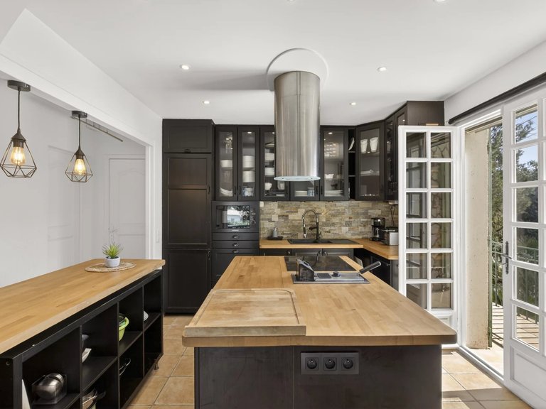Villa for Sale in Mandelieu La Napoule, Cannes Area 17