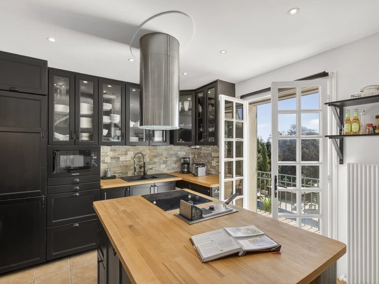 Villa for Sale in Mandelieu La Napoule, Cannes Area 18