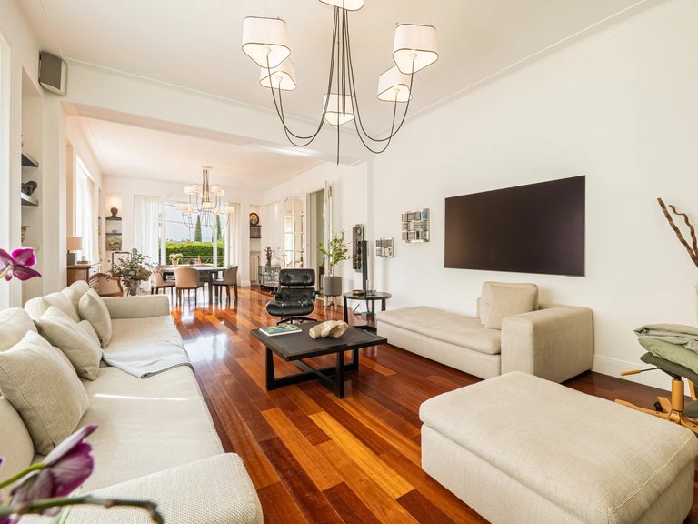 Villa for Sale in Nice, Nice Area 13