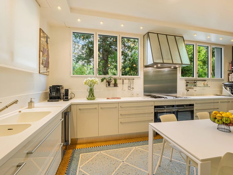 Villa for Sale in Nice, Nice Area 16