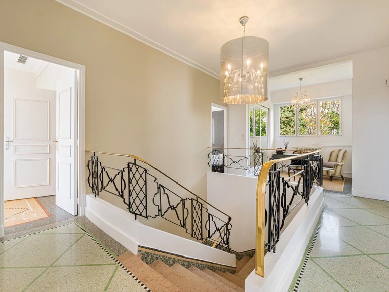 Villa for Sale in Nice, Nice Area 18